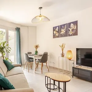 https://le-paradis-au-bord-du-lac.hotels-rhonealpes.com